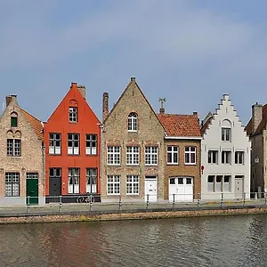  Bed and breakfast With Carparking, Bicycles And Small Breakfast